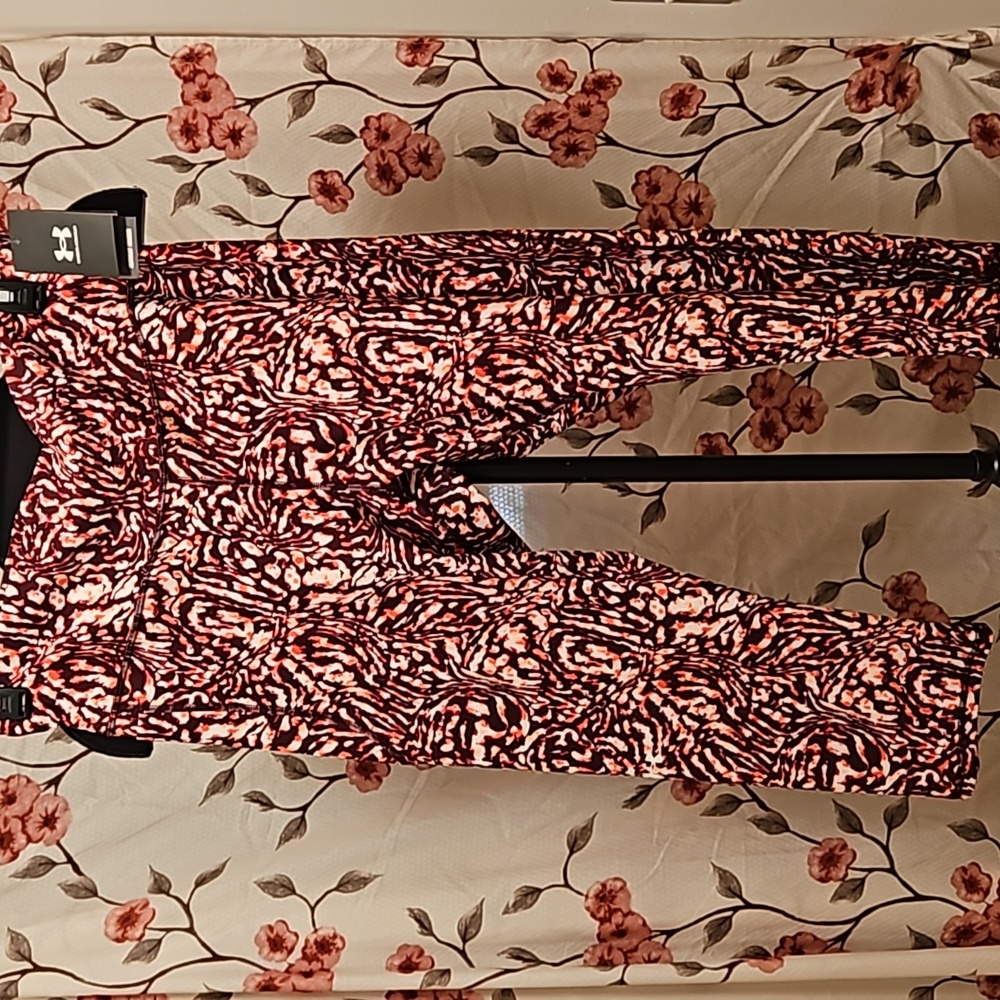 Under Armour 🖤 bnwt Capri leggings (#81-82)